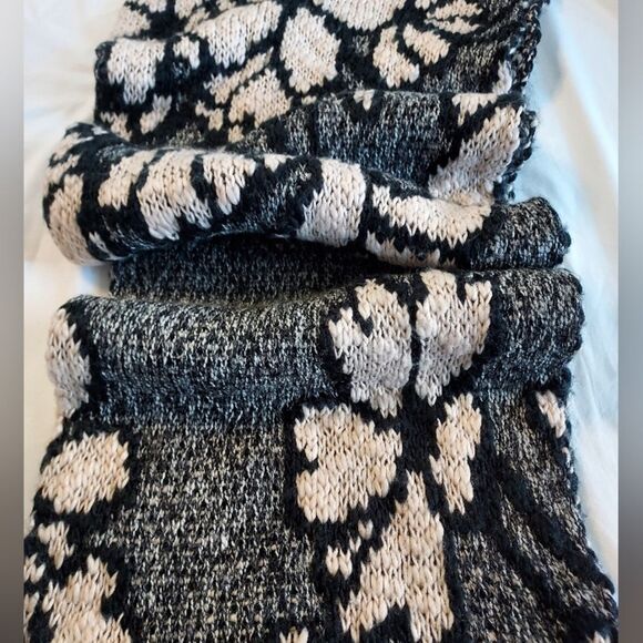 Ana Maison Black Cream Floral Print Wool Acrylic Scarf - Picture 3 of 7